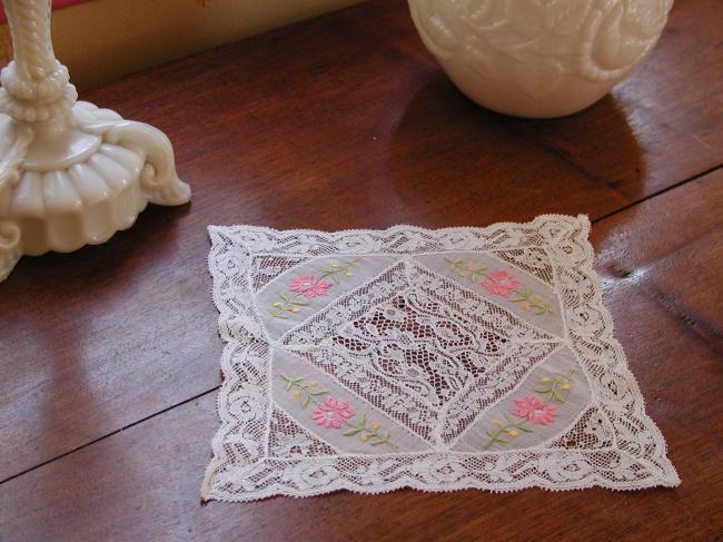 So sweet doily with fond de bonnet and colourful embroidery of flowers