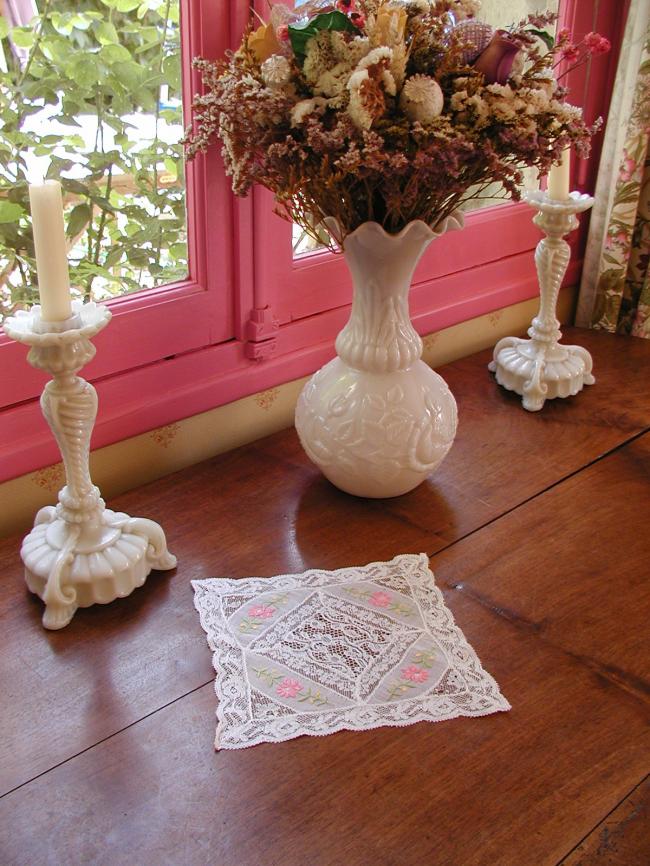 So sweet doily with fond de bonnet and colourful embroidery of flowers