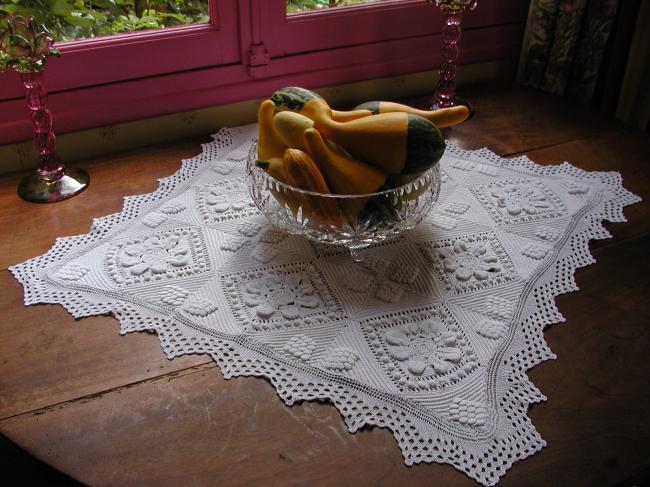 Magnifique centre de table en crochet de coton, grains de maïs & marguerites