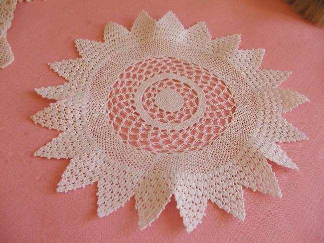 Lovely doily in Irish guipure lace 1900