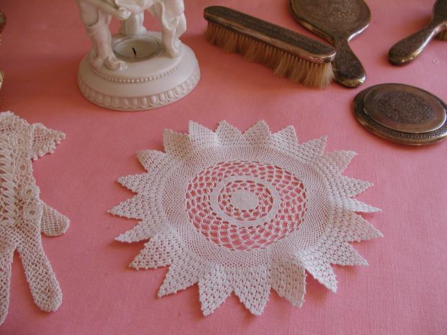 Lovely doily in Irish guipure lace 1900