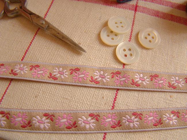 Gracieux ruban en beige tissé de marguerites aux tons de roses (12mm)