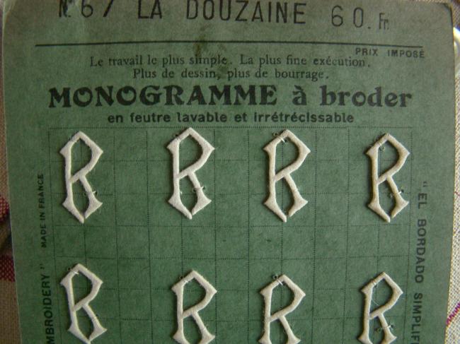 Ancienne Plaque Cartier Bresson de 12 monogrammes R à broder