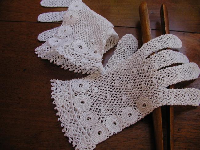 Lovely pair of white Irish lace gloves 1900