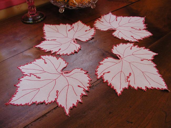 Charming serie of 4 embroidered mats in vineleaves shape 1920