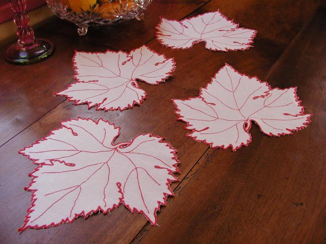 Charming serie of 4 embroidered mats in vineleaves shape 1920