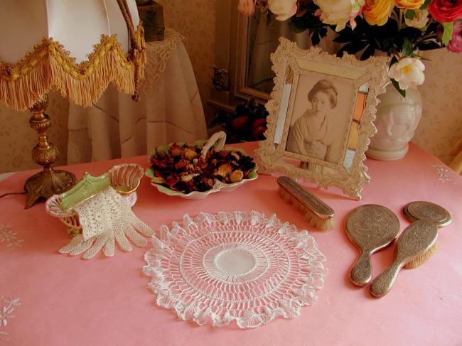 So sweet edwardian hairpin lace doily 1900