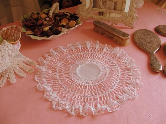 So sweet edwardian hairpin lace doily 1900