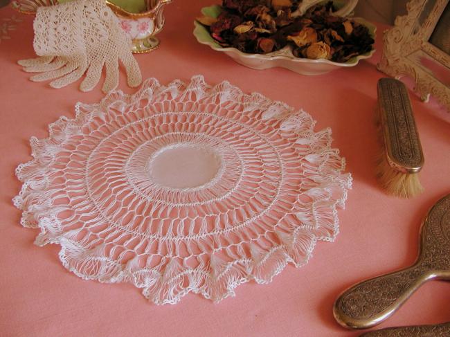 So sweet edwardian hairpin lace doily 1900