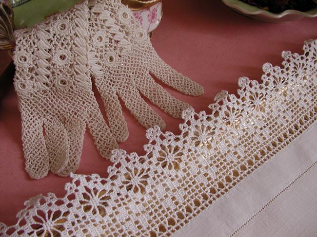 Lovely linen table centre with hand-made crochet lace