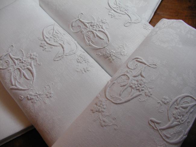 Exceptional set of 8 serviettes with gorgeous floral monogram DJ, circa 1880