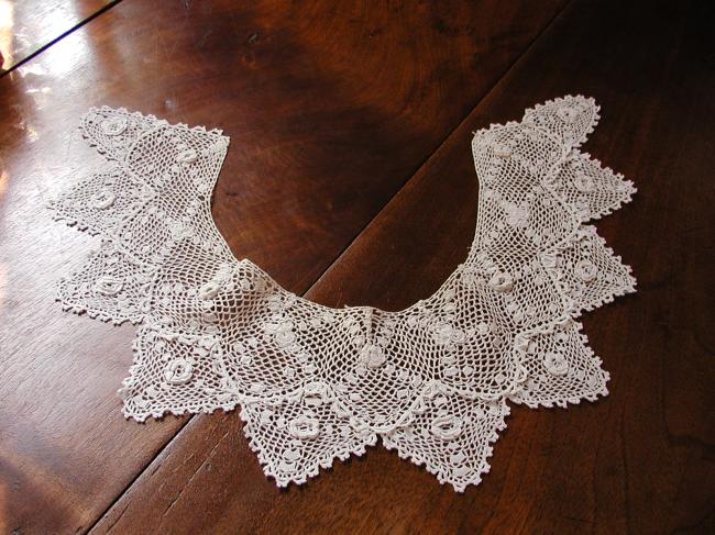 Lovely Claudine collar in Irish lace,  late 19th century