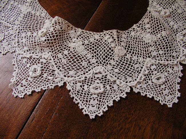 Lovely Claudine collar in Irish lace,  late 19th century