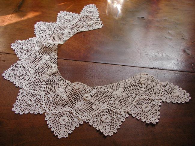 Lovely Claudine collar in Irish lace,  late 19th century