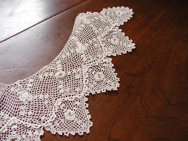 Lovely Claudine collar in Irish lace,  late 19th century