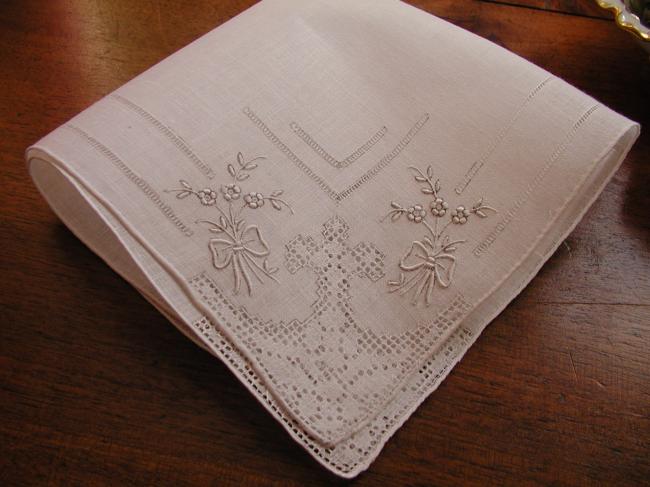 Stunning handkerchief in linon of linon with drawn thread and white works