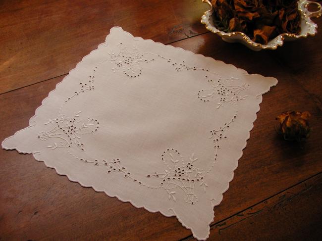 Superb handkerchief in linon with Colbert embroidered basket of flowers 1910