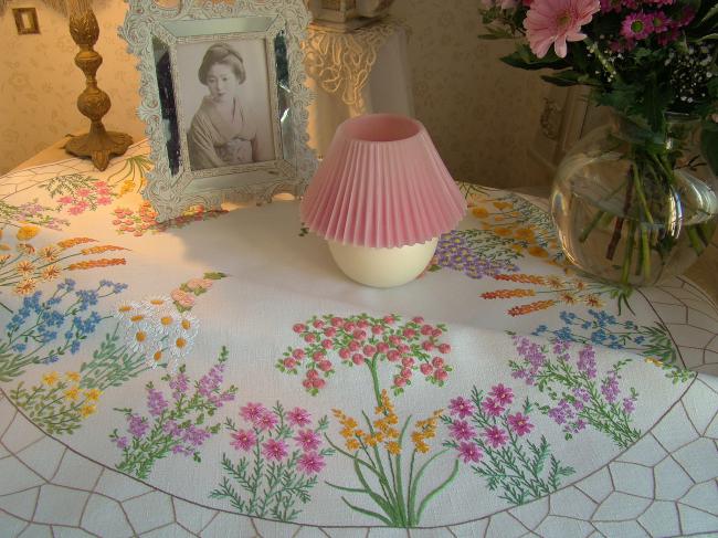 Breathtaking tablecloth with hand-embroidered Summer's flowers