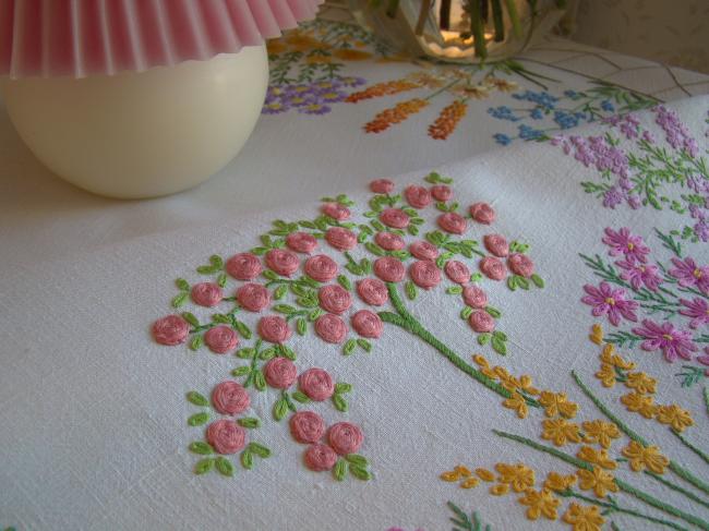 Breathtaking tablecloth with hand-embroidered Summer's flowers