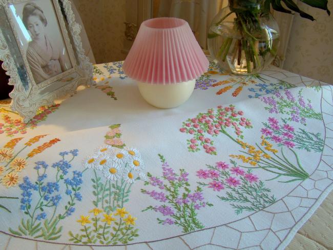 Breathtaking tablecloth with hand-embroidered Summer's flowers