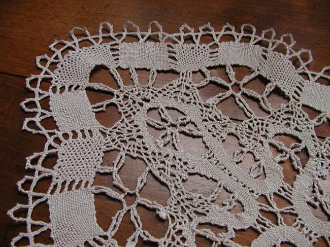 Lovely oval bobbin Cluny lace doily 1920