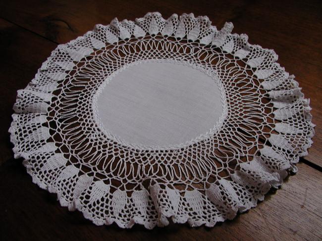 Lovely handmade doily with crochet lace, design flame 1920