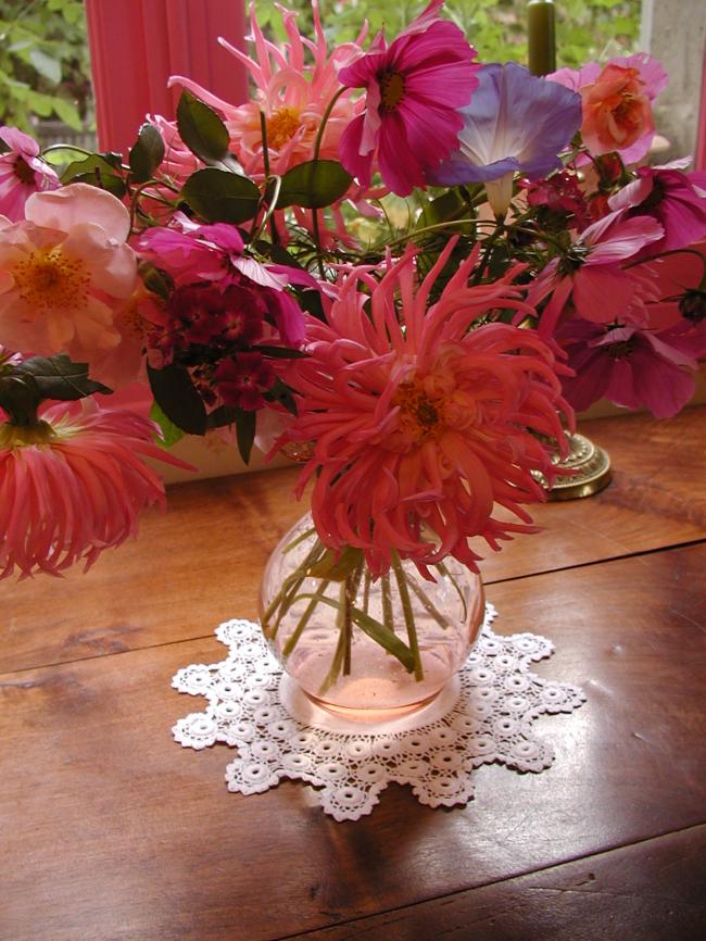 Gorgeous damask linen doily with guipure lace 1910