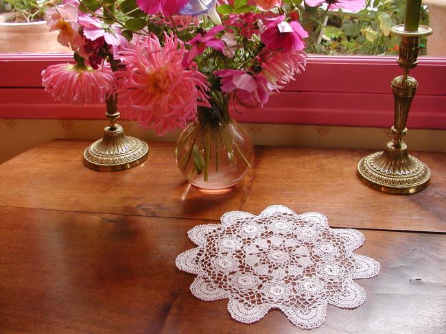 Lovely doily in irish guipure lace 1930