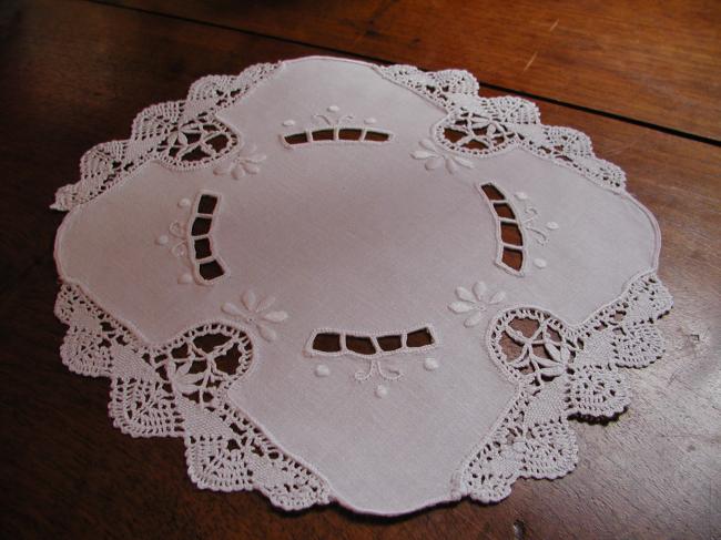 Very pretty doily with Richelieu embroidery and Cluny lace