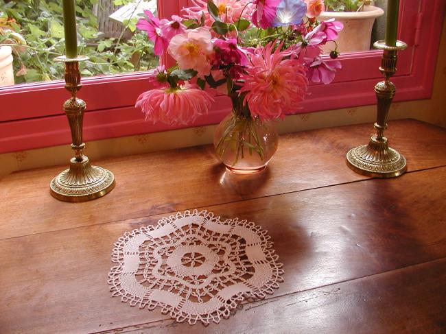 Lovely round Cluny bobbin lace doily 1920