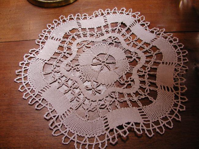 Lovely round Cluny bobbin lace doily 1920