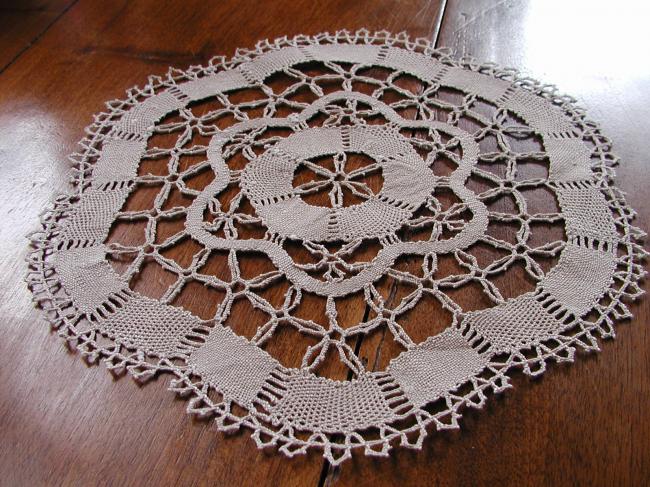 Lovely round Cluny bobbin lace doily 1920