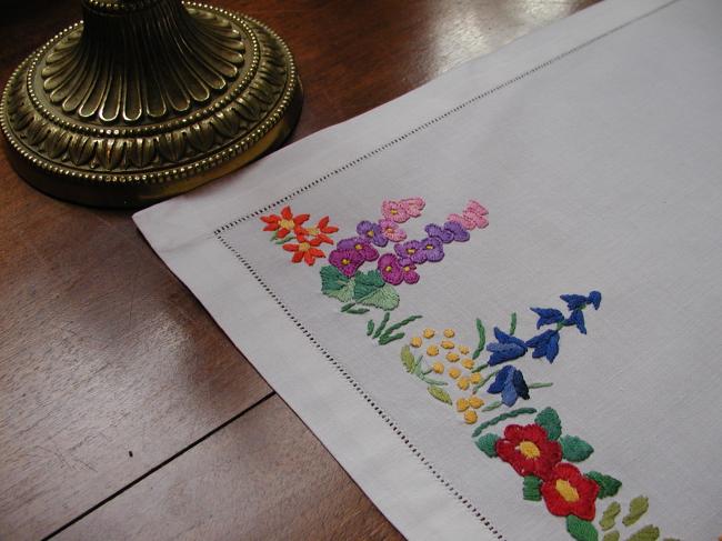 Very pretty trolley mat with handmade summer embroidered flowers