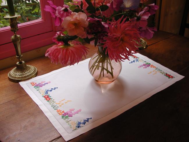 Very pretty trolley mat with handmade summer embroidered flowers