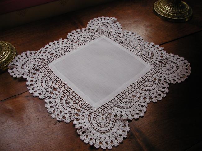 Gorgeous linen doily with irish guipure lace 1910