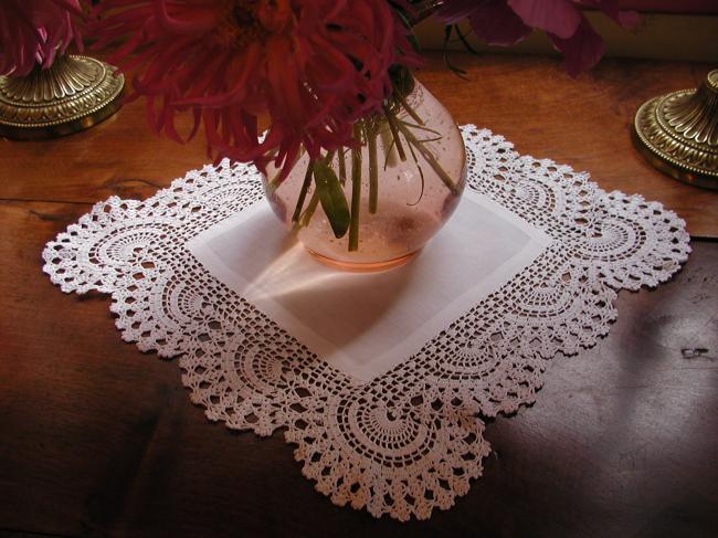 Gorgeous linen doily with irish guipure lace 1910