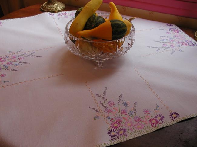 So sweet tablecloth with colourful embroidered flowers