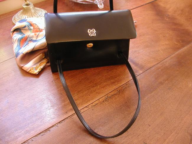 Gorgeous  vintage small black leather box  hand bag 1940-50, 2 monogramm S