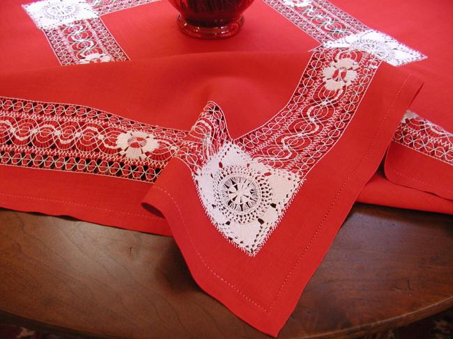 Georgeous Christmas tea service with its 6 napkins in Cilaos drawn thread works