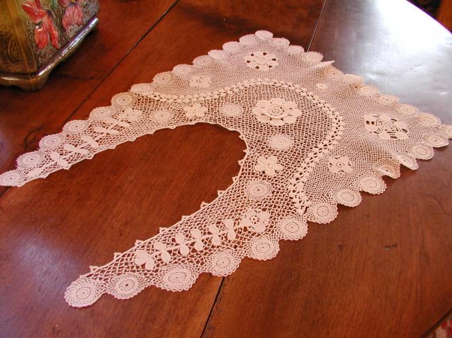 Exceptional large collar in irish guipure lace, late 19th century