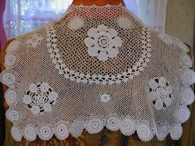 Exceptional large collar in irish guipure lace, late 19th century