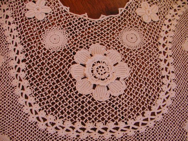 Exceptional large collar in irish guipure lace, late 19th century