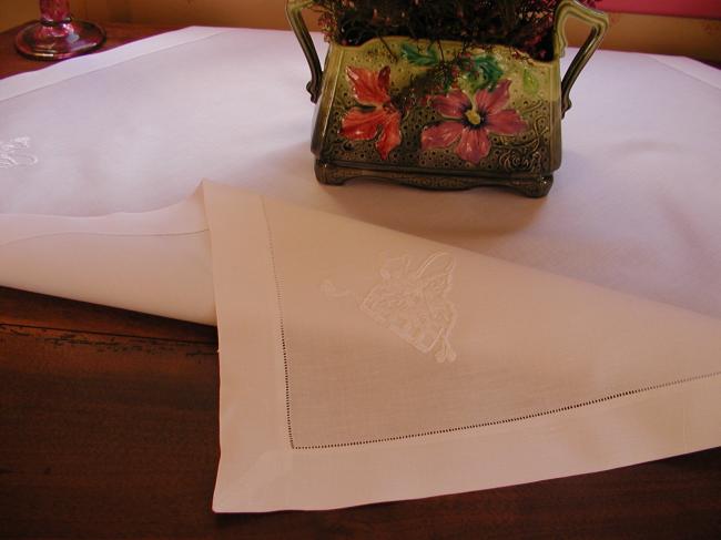 So sweet tablecloth in pure irish linen with silk embroidered baskets of flowers