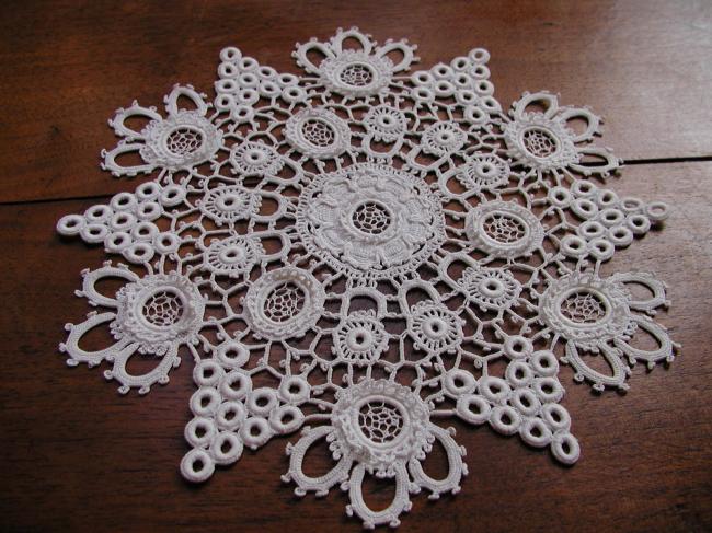 Gorgeous star doily in irish fine guipure lace with point de Milan