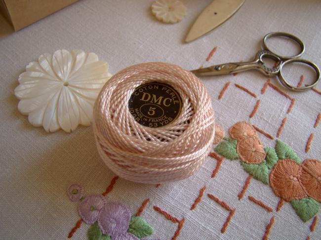 Ancienne Bobine de Coton perlé DMC, N°5, nuance 819 (rose layette), 10g