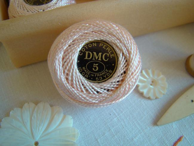 Ancienne Bobine de Coton perlé DMC, N°5, nuance 819 (rose layette), 10g