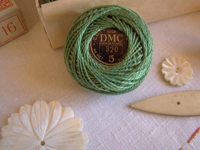 Ancienne Bobine de Coton perlé DMC, N°5, nuance 320 (vert Fougère), 10g