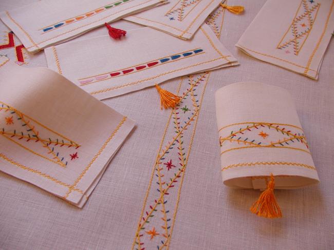 So beautiful tea tablecloth with its 6 matching napkins,colourful cross stitches