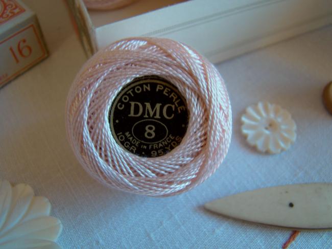 Ancienne Bobine de Coton perlé DMC, N°8, nuance 819 (rose layette), 10g