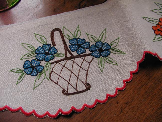 So pretty border with handmade embroidered baskets of flowers